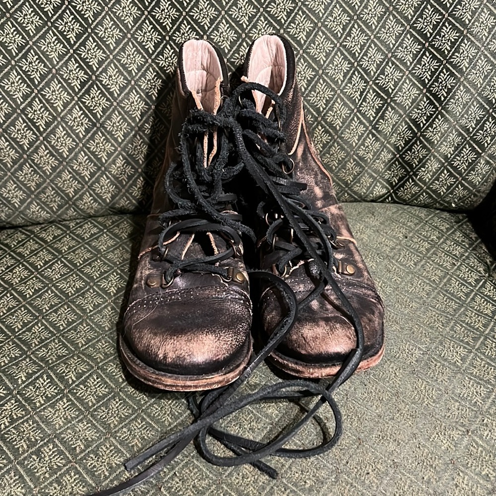 Size 7 Free Birds